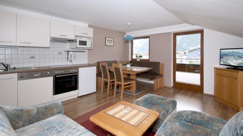 Landhaus Tyrol Mayrhofen Habitación foto