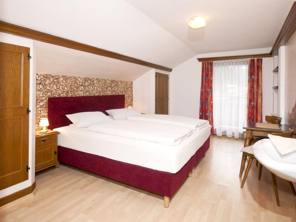 Landhaus Tyrol Mayrhofen Habitación foto